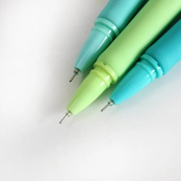0.5mm nib of character pen on white background